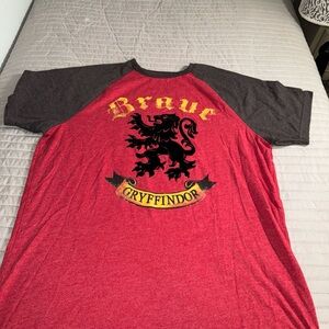 Harry Potter wizarding world universal studios mens Red Gryffindor T-Shirt Sz XL